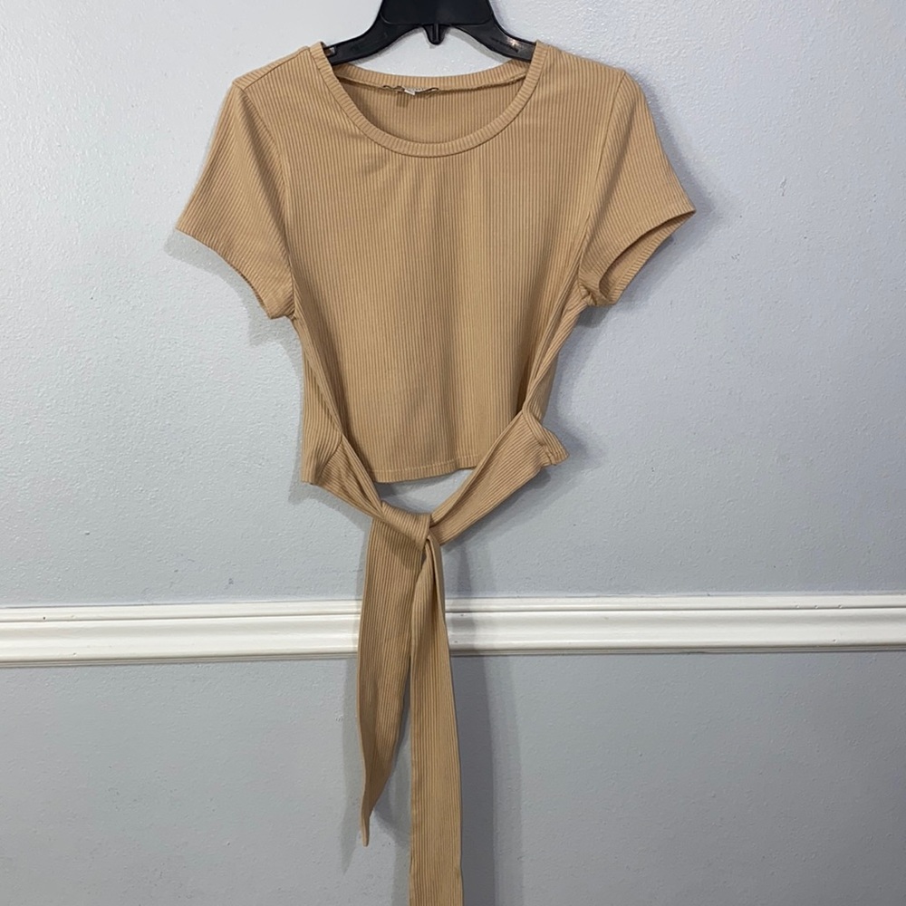 Love Tree Front Tie Knot Crop Top Size: L